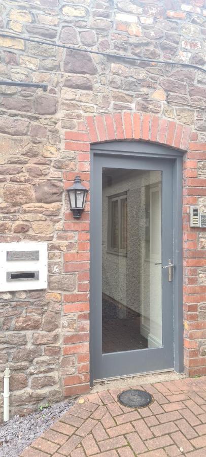 Appartement Charming 1-Bed Loft In Caerleon à Newport  Extérieur photo